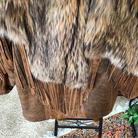 Stroller jkt with coyote fur on top half & leather on bottom half also fringe. - Picture 8 of 11